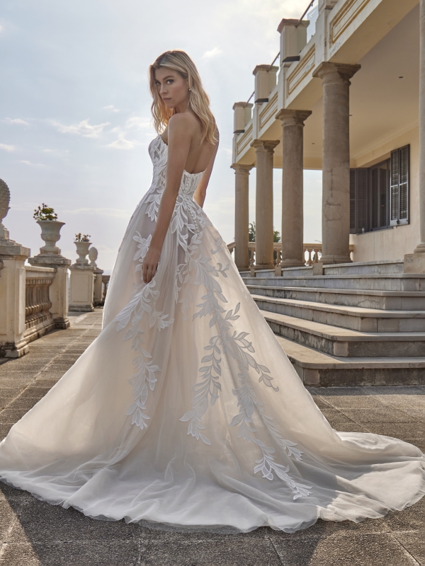 TEIA Wedding Dress Pronovias collection 2026 | Boutique Paris TEIA Wedding Dress Pronovias collection 2026 | Boutique Paris