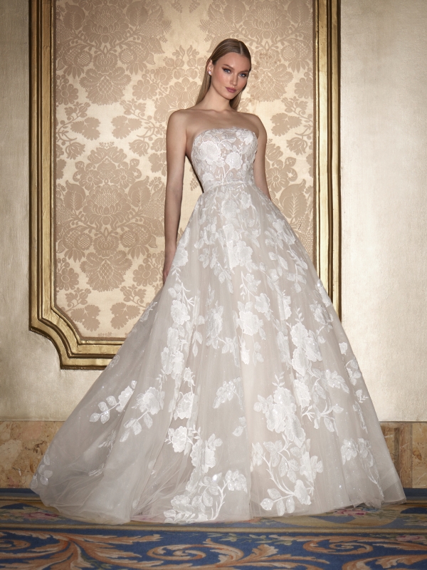 IDAEA Wedding Dress Pronovias Privee collection 2026 | Paris Boutique