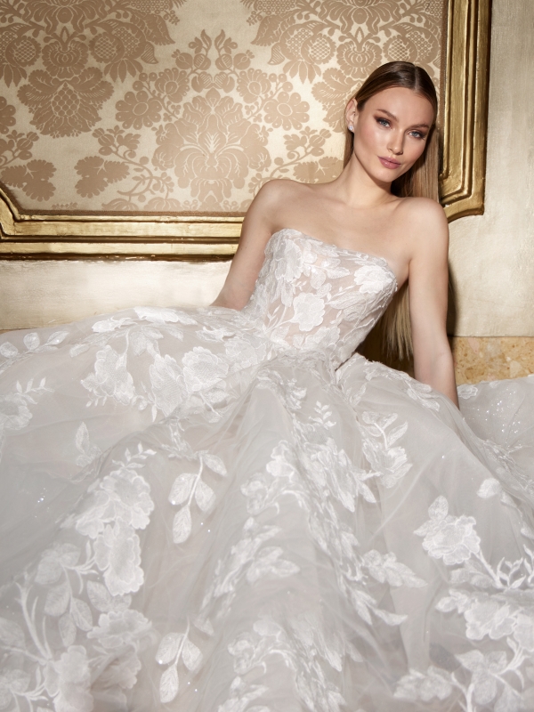 IDAEA Wedding Dress Pronovias Privee collection 2026 | Paris Boutique