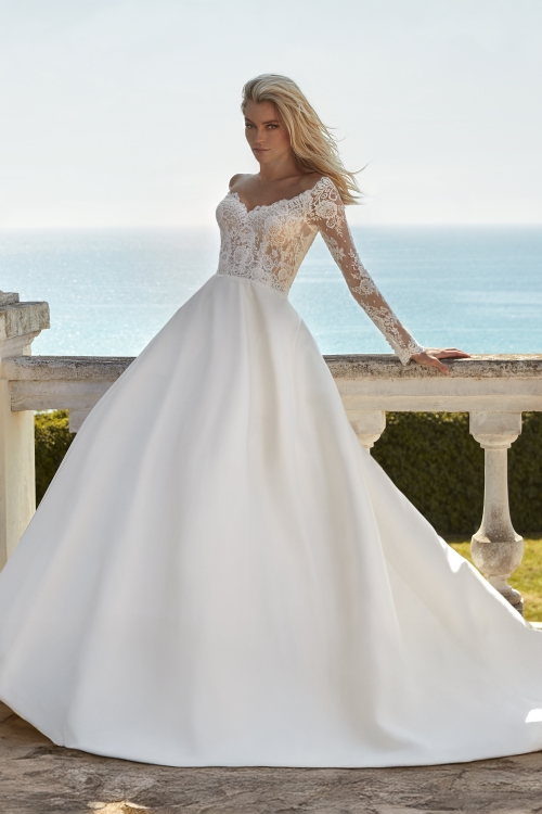 WINI Wedding Dress Pronovias collection 2026 | Boutique Paris