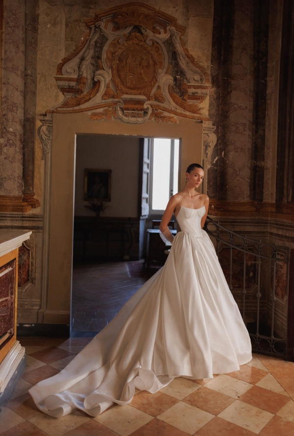 PIPER Wedding Dress WONA CONCEPT collection 2026 | Boutique Paris