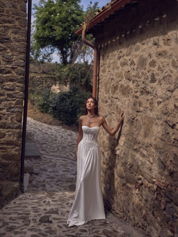 Robe de Mariée ERATO de WONA CONCEPT| Boutique Paris 15 Robe de Mariée ERATO de WONA CONCEPT| Boutique Paris 15