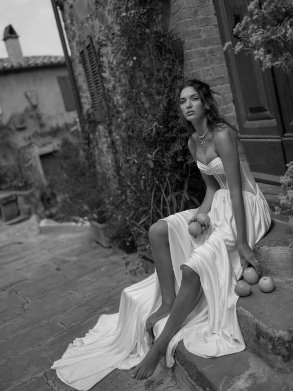 Robe de Mariée ERATO de WONA CONCEPT| Boutique Paris 15 Robe de Mariée ERATO de WONA CONCEPT| Boutique Paris 15